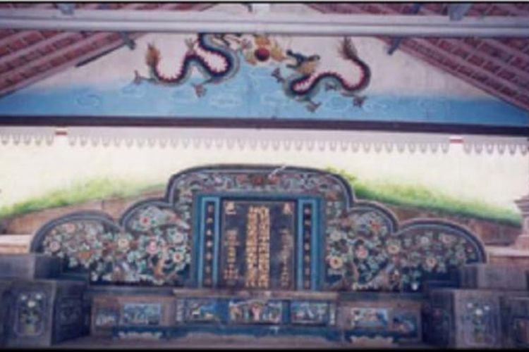 Foto makam China kuno di Pondok Cina yang dipotret pada 2005. Foto diambil dari skripsi sarjana Arkeologi UI yang ditulis Rian Timadar.