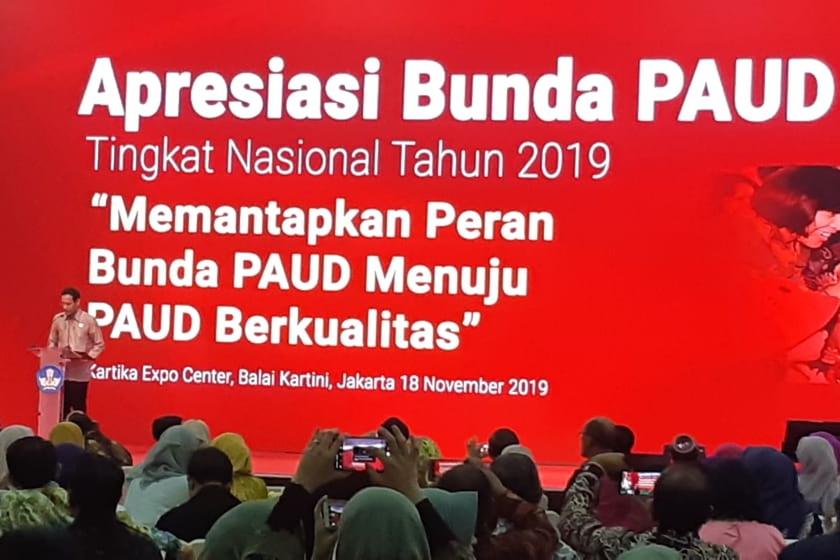 Menteri Pendidikan dan Kebudayaan, Nadiem Makarim memberikan sambutan dalam acara Apresiasi Bunda PAUD 2019 di Balai Kartini, Jakarta, Senin (18/11/2019). Nadiem menekankan pendidikan karakter penting untuk diberikan untuk anak usia dini.