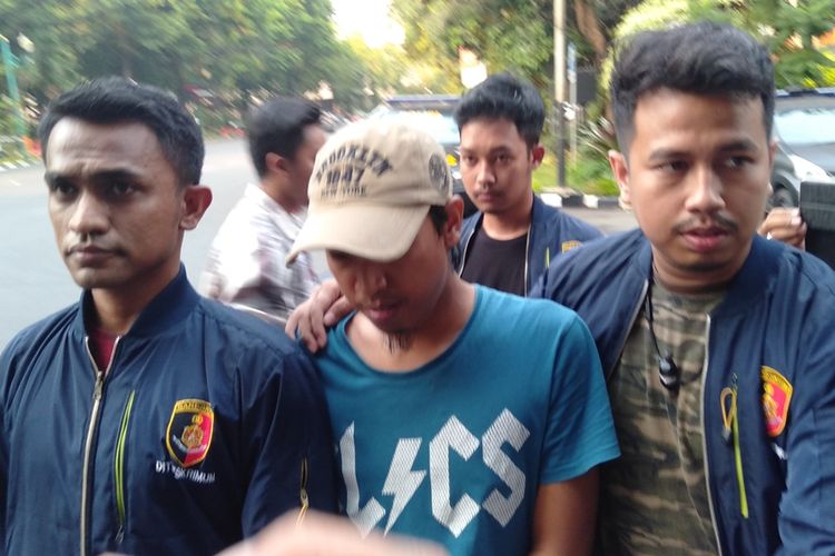 Salah satu DPO kasus penganiayaan Ninoy Karundeng, Shairil Anwar menyerahkan diri ke Polda Metro Jaya, Kamis (24/10/2019)