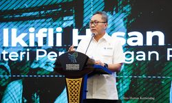 Setahun Jabat Menteri, Zulhas Luncurkan Buku Rangkuman Prestasi