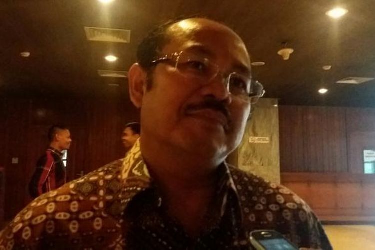 Ketua Ombudsman RI Amzulian Rifai di Kompleks Parlemen, Senayan, Jakarta, Kamis (3/3/2016)