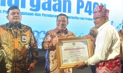 Di Hari Anti Narkotika Internasional, Pj Gubri Terima Penghargaan P4GN dari BNN RI