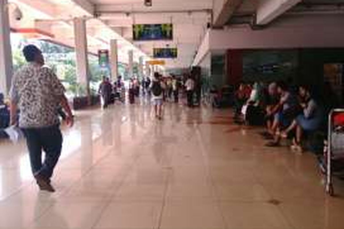 Penumpang Mudik Lebaran menggunakan jalur udara di tahun ini di Bandara Halim Perdanakusuma, Jakarta. Senin (4/7/2016)