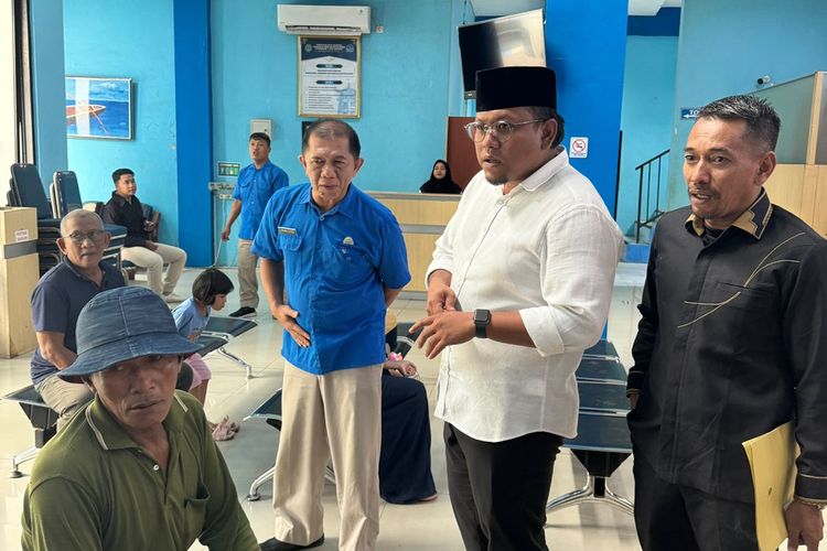 Komisi Ii DPRD Kota Pasuruan sedang melakukan tinjauan lapangan ke pelanggan PDAM Kota Pasuruan guna mendengarkan langsung pelayanan air PDAM Kota Pasuruan, Senin (13/01/2025) 