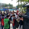 Keliling Lokasi Sirkuit Formula E, Anies Dikerumuni Penonton yang Minta Foto Bareng