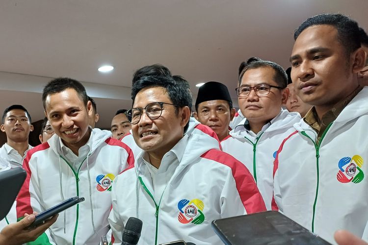 Bakal calon wakil presiden (Cawapres) Koalisi Perubahan untuk Persatuan (KPP) Muhaimin Iskandar alias Cak Imin saat ditemui di Jakarta Pusat, menyatakan akan mengajukan cuti hingga mengundurkan diri jika jadwal kampanye dalam beberapa waktu mendatang sangat padat, Kamis (2/11/2023).
