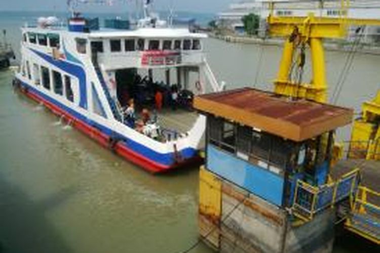 Pelabuhan Ujung Kamal Sepi Penumpang