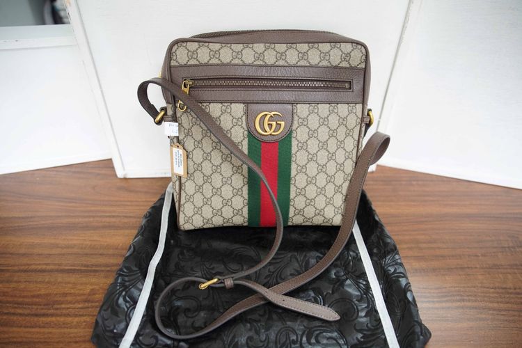 Tas Gucci yang termasuk dalam barang lelang sitaan KPK seharga mulai Rp 5,4 juta.