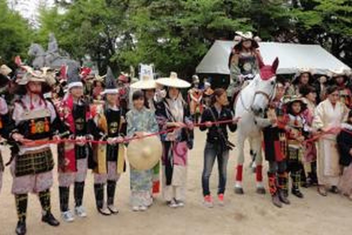 Tidak memerlukan waktu lama untuk mengunjungi Persatuan Pelajar Indonesia (PPI) yang berpusat di Osaka atau Kobe. PPI memiliki berbagai acara menarik, seperti sanggar budaya, kegiatan olahraga atau festival lainnya.