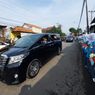 Mawar Putih untuk Eril di Sepanjang Jalan Menuju Pemakaman