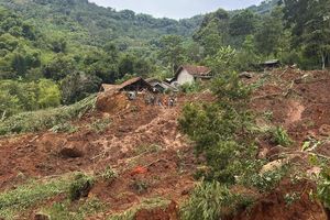 “Harus Ketemu!”, Penantian Seorang Kakek Temukan Jenazah Cucu di Tengah Longsor Arjasari Bandung 