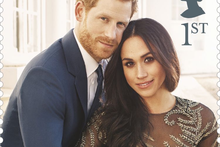 Perangko terbitan Britains Royal Mail pada 14 Mei 2018, menunjukkan foto pertunangan resmi Pangeran Harry dan Meghan Markle, difoto oleh Alexi Lubomirski di Frogomore House di Windsor.
 / AFP PHOTO AND Royal Mail