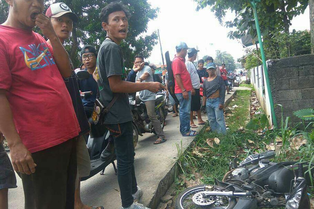 Lokasi kejadian penjambretan di Jalan Raya Pondok Petir, Bojongsari, Sawangan, Depok, Selasa (19/9/2017). Dalam peristiwa ini,  seorang penjambret berinisial IY (18) nyaris dibakar massa setelah tertangkap. IY diselamatkan dari amukan massa oleh seorang anggota TNI yang kebetulan berada di lokasi.