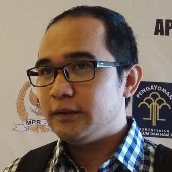 Peneliti Pusat Kajian Antikorupsi (Pukat) Universitas Gadjah Mada (UGM), Oce Madril ketika ditemui di Hotel Aston Jember, Jawa Timur, Minggu (12/11/2017).