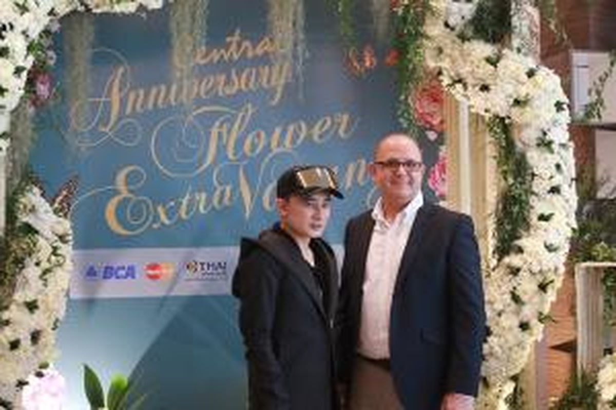 Rinaldy A. Yundardi bersama Joshua Pycroft saat acara press conference Central Anniversary Flower Extravaganza, Jumat (11/09/2015) lalu.