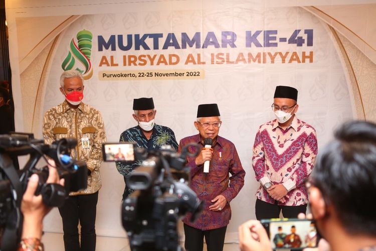 Wakil Presiden Ma'ruf Amin usai membuka Muktamar ke-41 Al Irsyad Al Islamiyyah di Purwokerto, Kabupaten Banyumas, Jawa Tengah, Rabu (23/11/2022).