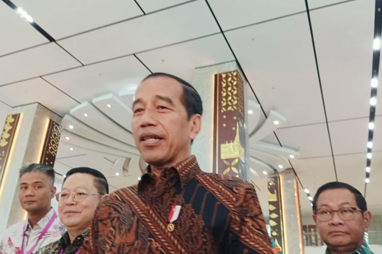 Presiden Joko Widodo saat memberikan keterangan pers di Sekretariat ASEAN, Jakarta Selatan, Selasa (8/8/2023).