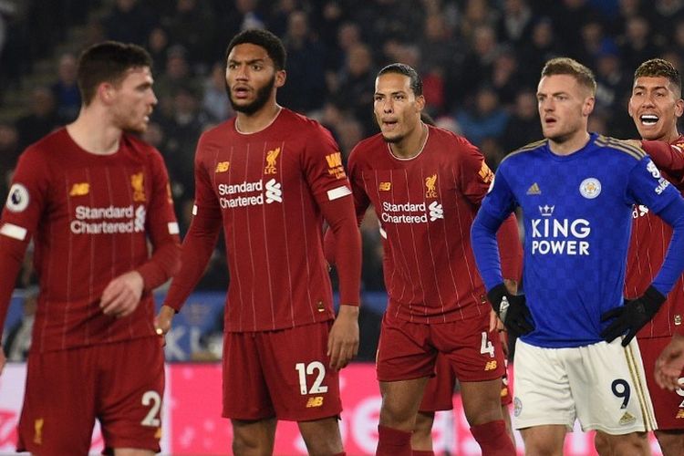 Jamie Vardy  (tengah-biru) pada laga pekan ke-19 Liga Inggris antara Leicester City vs Liverpool di Stadion King Power, Kamis 26 Desember 2019.