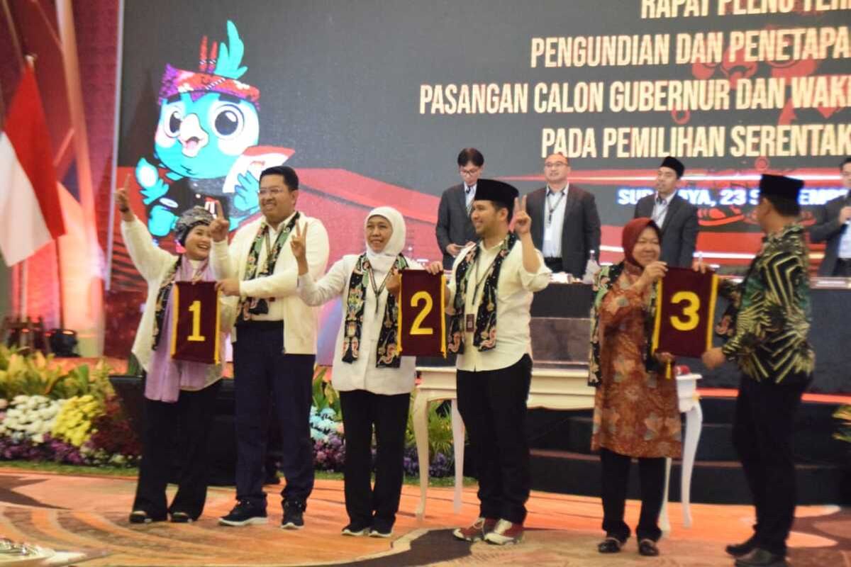 Undian nomer urut paslon Pilkada Jatim 2024 di Hotel Mercure Surabaya, Senin (23/9/2024).