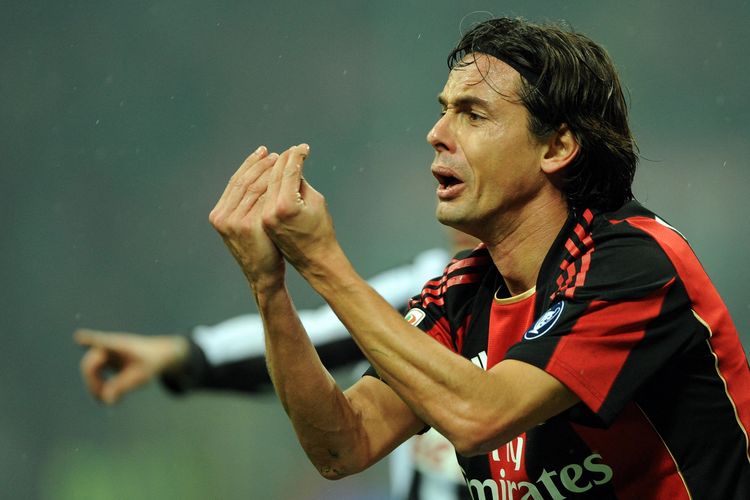 Penyerang AC Milan Filippo Inzaghi menggunakan gestur tangan khas orang Italia yaitu Ma che vuoi  yang artinya Apa maksudmu, dalam pertandingan AC Milan vs Juventus di San Siro, Milan, 30 Oktober 2010.