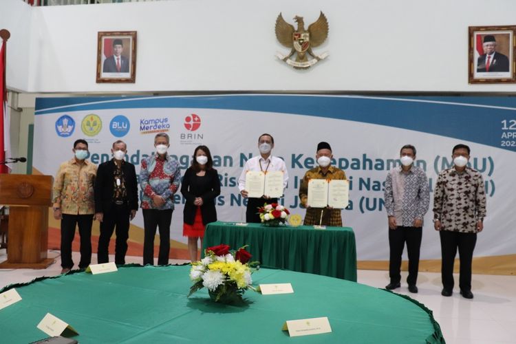 Penandatanganan kerja sama Universitas Negeri Jakarta (UNJ) dan Badan Riset dan Inovasi Nasional (BRIN) dilaksanakan pada Selasa (12/4/2022) di Gedung Rektorat Kampus A UNJ, Jakarta.