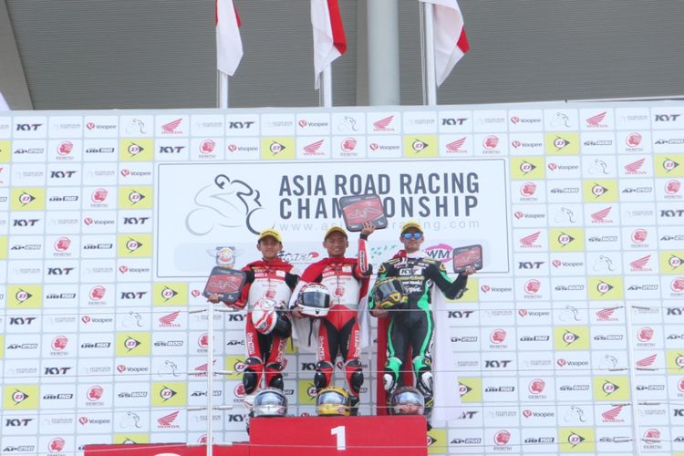 Pebalap AHRT Mario Suryo Aji dan Rheza Danica berhasil meraih podium satu dan podium dua kelas AP250 pada balap kedua ARRC 2018 di Suzuka Circuit, Suzuka, Jepang (3/6/2018).