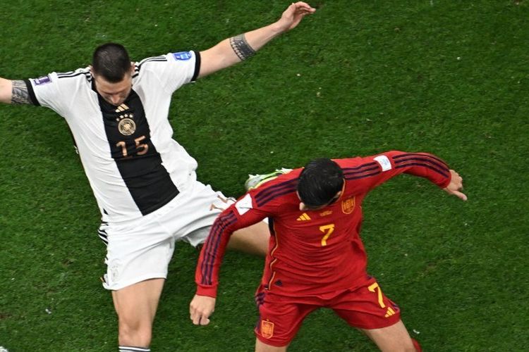 Penyerang Spanyol Alvaro Morata mencetak gol pertama timnya pada laga Grup E Piala Dunia 2022 Qatar antara Spanyol vs Jerman di Stadion Al-Bayt di Al Khor, utara Doha pada Senin dini hari 28 November 2022. Morata kini mengoleksi dua gol dan menyamai catatan Lionel Messi dalam daftar top skor Piala Dunia 2022.