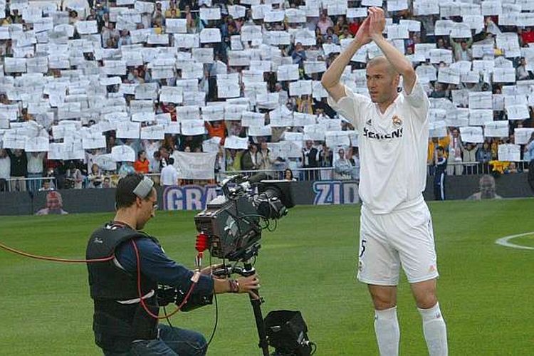 Zinedine Zidane berpisah dengan Real Madrid, 7 Mei 2006.