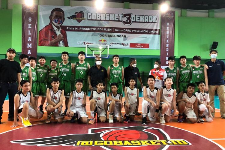 GoBasket 3 Dekade merupakan turnamen basket antarkomunitas, kelompok usia, alumni SMA, dan perguruan tinggi se-DKI Jakarta, yang telah bergulir di GOR Bulungan, Jakarta Selatan, sejak 8 Januari 2022.