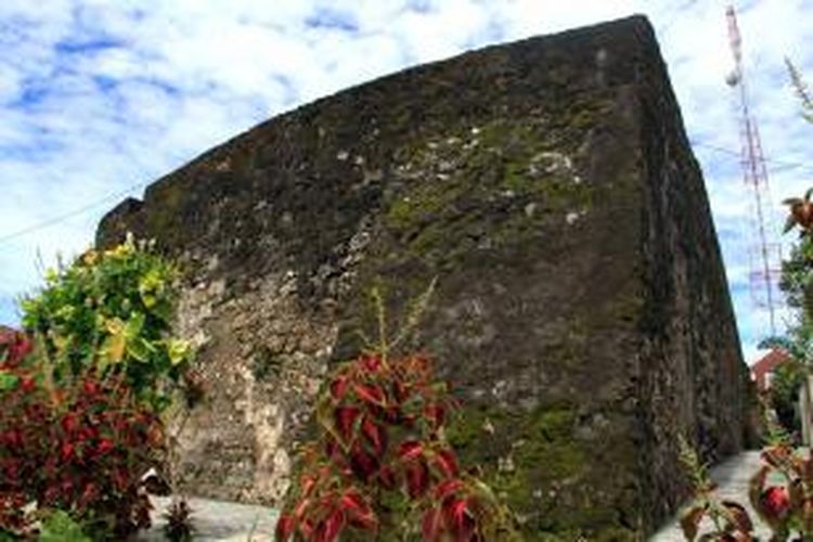 Benteng yang dibangun oleh Bangsa Portugis di Amurang, Minahasa Selatan, Sulawesi Utara.