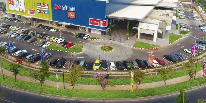 PT Kawan Lama Sejahtera Group meresmikan Living Plaza di Jababeka pada 24 Oktober 2019 dan melakukan pembukaan pada 29 November 2019 di Kota Jababeka.