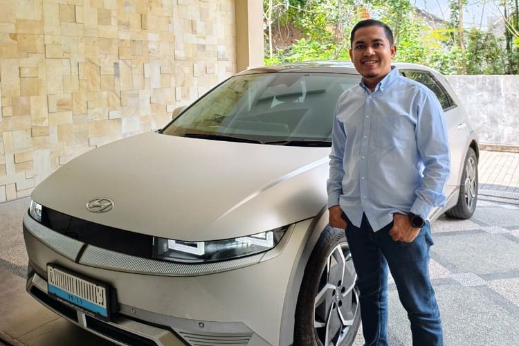 Ahlul Faradish Resha, pemilik Hyundai Ioniq 5, yang sudah menggunakan mobil listriknya hingga lebih dari 80.000 km