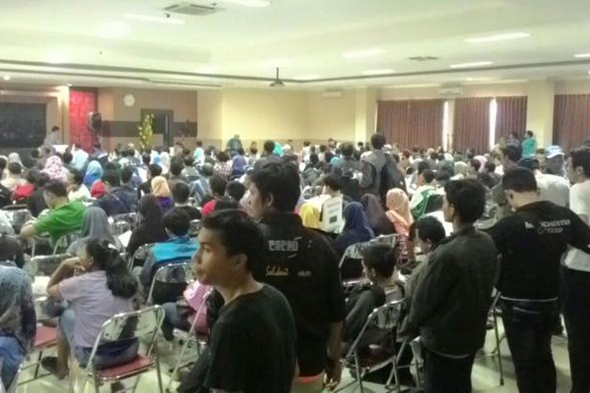 Suasana hari terakhir pengisian SPT di KPP Cibitung, Kabupaten, Bekasi, (31/3/2015).