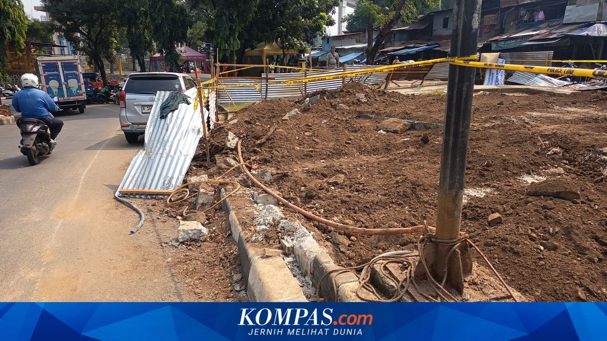 Bocah Tewas Usai Terjebak 4 Jam dalam Lubang Proyek di Tebet Jaksel, Lokasi Dipasang Garis Polisi