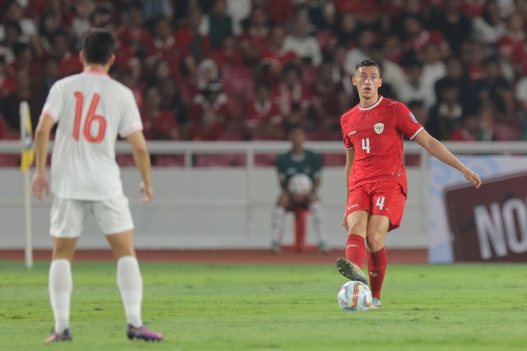 Bek Timnas Indonesia, Jay Idzes, muncul sebagai salah satu pemain paling impresif pada kemenangan 1-0 Garuda atas Vietnam di laga Ronde Kedua Kualifikasi Piala Dunia 2026 di SUGBK pada Kamis (21/3/2024).