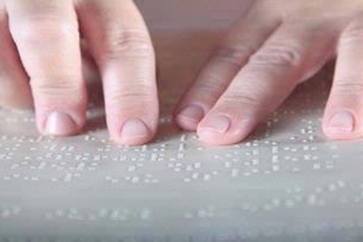 Pencetakan teks braille memakan tempat. Dari satu halaman artikel dengan huruf Latin, jika disulih dengan huruf braille akan memakan kertas dengan ukuran yang sama minimal tiga halaman.
