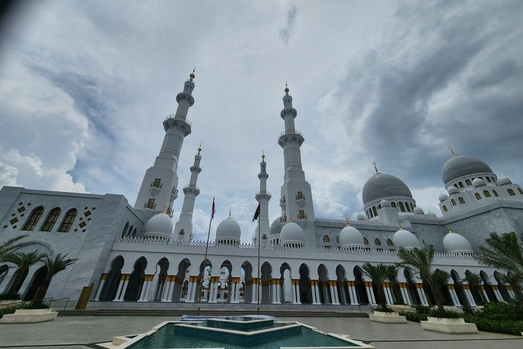 Masjid Raya Sheikh Zayed di Solo, Jawa Tengah yang baru diresmikan pada Senin (14/11/2022).