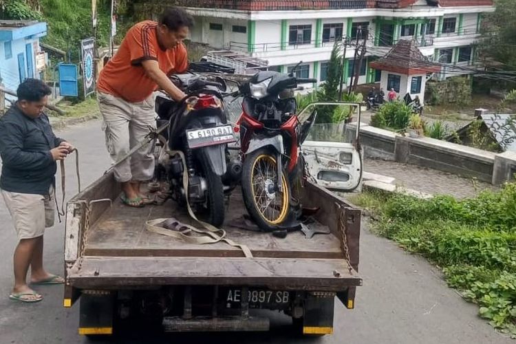 Kecelakaan di jalur ekstrem Telaga Sarangan?Magetan kembali terjadi. Sepeda motor Honda Vario nopol S 6190 OAT yang dikendarai M Hendi Saputra bersama Yoan Putra Prayogi mengalami rem blong yang membuat sepeda motor jatuh dan menabrak pengendara lainnya.