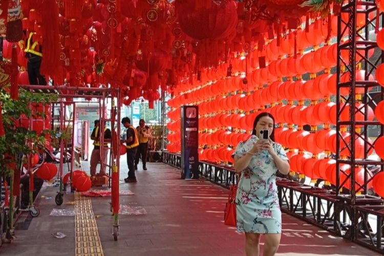 Cantiknya Bundaran HI Bersolek Menjelang Festival Imlek, Ada Lampion hingga Hiasan Shio
