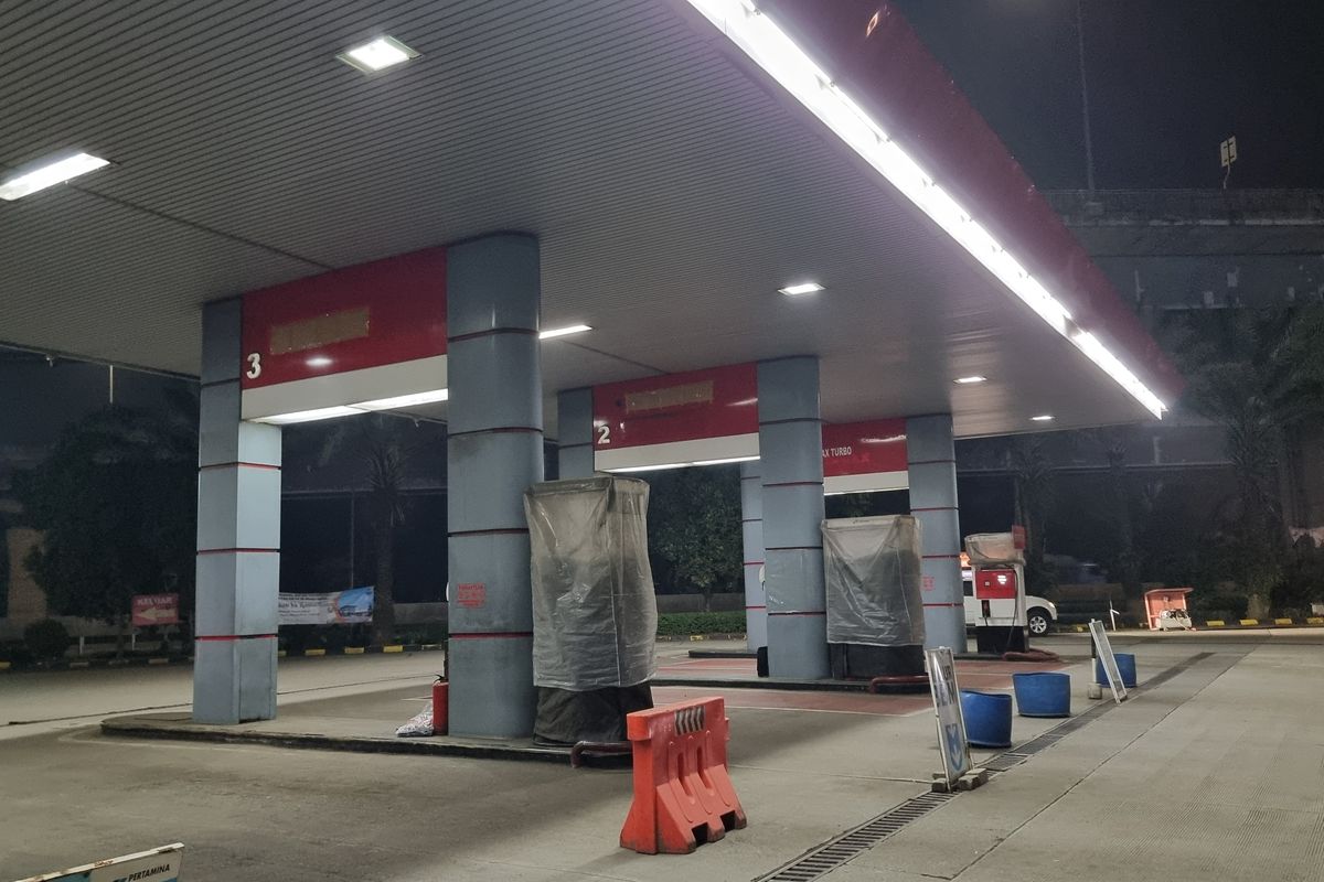Pertamina Patra Niaga Regional Jawa Bagian Barat (JBB) mengambil tindakan tegas atas temuan adanya tambahan alat switch di SPBU 34.41345 Jalan Tol Jakarta-Cikampek Rest Area KM 42, Karawang, Jawa Barat, Sabtu (23/11/2024).