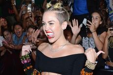 Hadiri Pesta yang Sama, Miley Cyrus dan Mantan Pacar Saling 