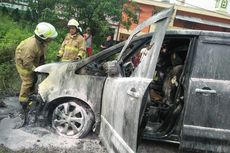 Mobil Terbakar di Lapangan Kawasan Senen, Api Diduga Muncul dari Kabin