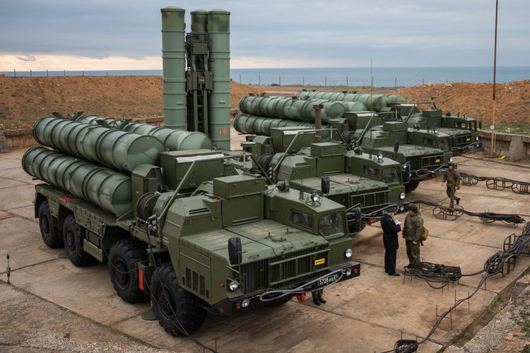 Sistem pertahanan anti-serangan udara bikinan Rusia, S-400.