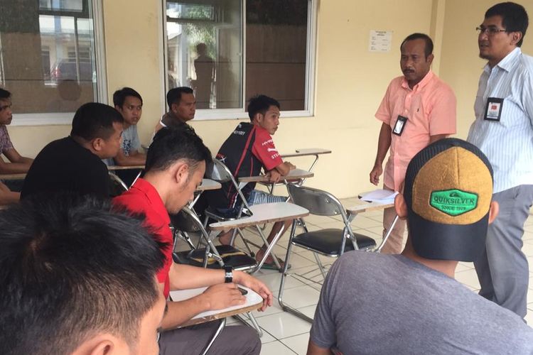 Calon pekerja migran Indonesia (CPMI) non prosedural di sebuah penampungan milik Pelaksana Penempatan Tenaga Kerja Indonesia Swasta (P3MI) PT. Balanta Budi Prima di daerah Cimanggis, Depok, Jawa Barat. 
