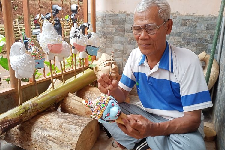 Kisah Mang Oleh Maestro pembuat wayang golek khas Cibiruan yang masih konsisten. Hingga kini masih banyak yang tak tahu bahwa sejarah wayang Cibiruan pernah menjadi wayang golek yang teramat diminati oleh pasar hingga para dalang.