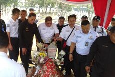 Usai Upacara di Kantornya, Puluhan Sekuriti Berziarah ke Makam Habibie-Ainun