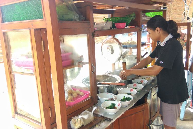 Ilustrasi tukang bakso. Ada kisah menginspirasi dari kesuksesan para penjual bakso di kampung elit Desa Bubakan, Kabupaten Wonogiri.