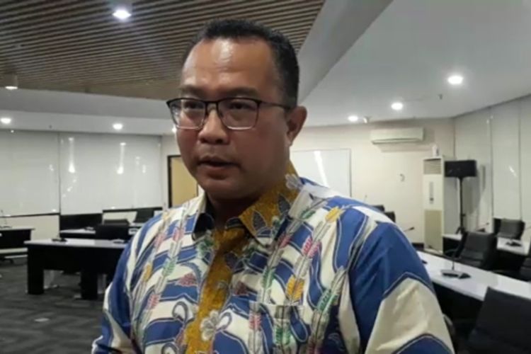 Rektor IPB University, Prof. Arif Satria saat ditemui usai menggelar pertemuan dengan mahasiswanya yang menjadi korban penipuan pinjol, Selasa (15/11/2022) malam.