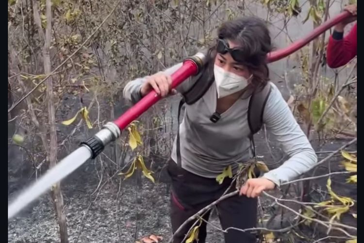 Cerita Hari Ketiga Sherina Munaf di Kalimantan: Betapa Susahnya Memadamkan Api