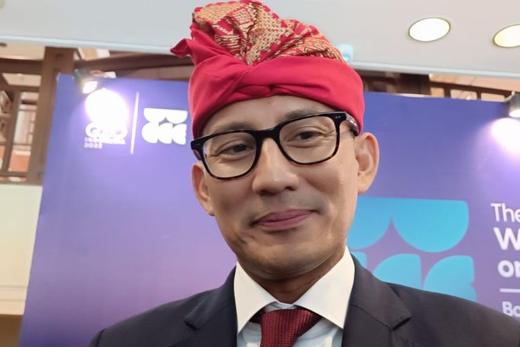 Menteri Pariwisata dan Ekonomi Kreatif (Menparekraf) Sandiaga Salahuddin Uno saat ditemui di sela-sela acara World Conference on Creative Economy (WCCE) 2022 di Bali International Convention Center (BICC), Nusa Dua, Kabupaten Badung, Bali Kamis (6/10/2022). Kompas.com/ Yohanes Valdi Seriang Ginta